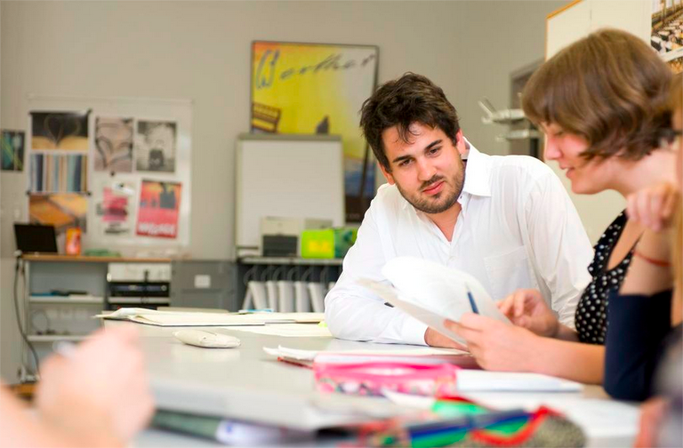 So unterrichte ich. Aber gelegentlich auch im T-Shirt…